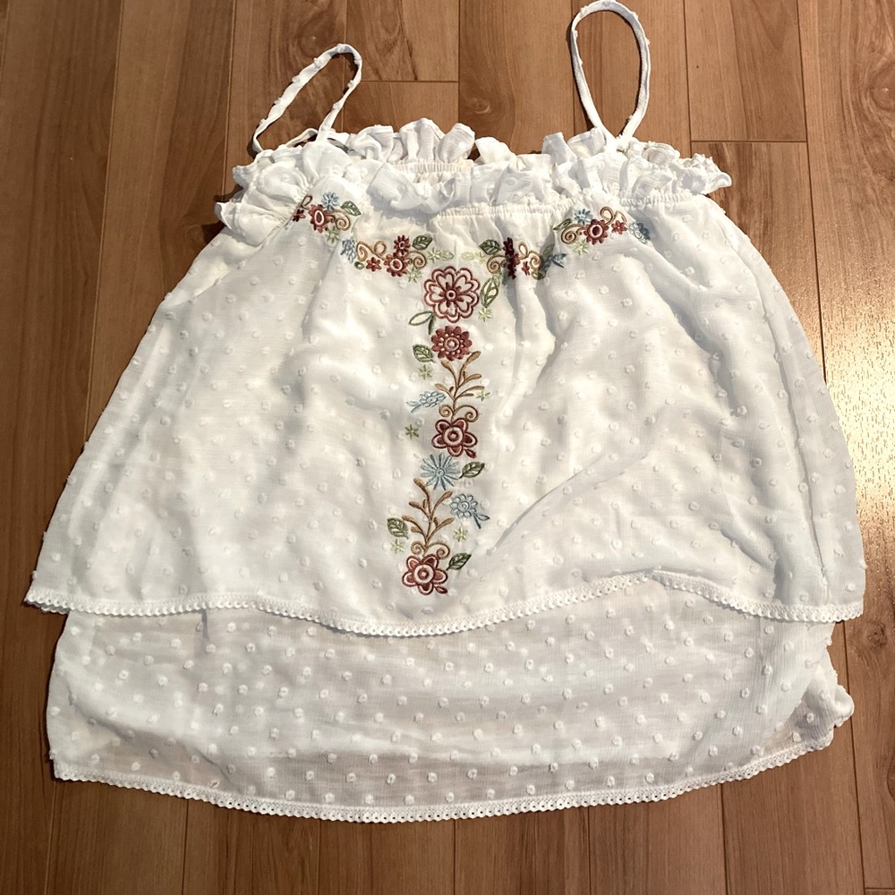 White textured tank, size small. Adjustable straps. Cute and flattering.